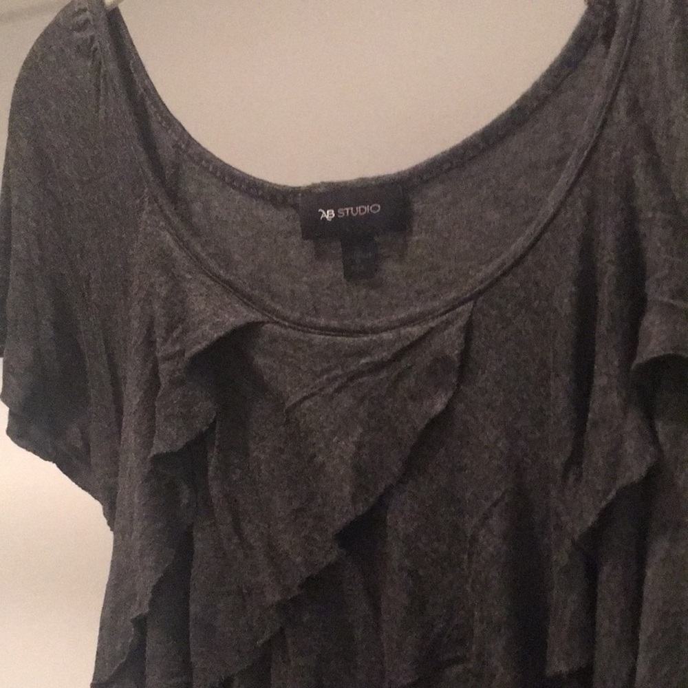 ⭐️HP🌟 Asymmetrical Ruffled Top. SOFT - Picture 2 of 6